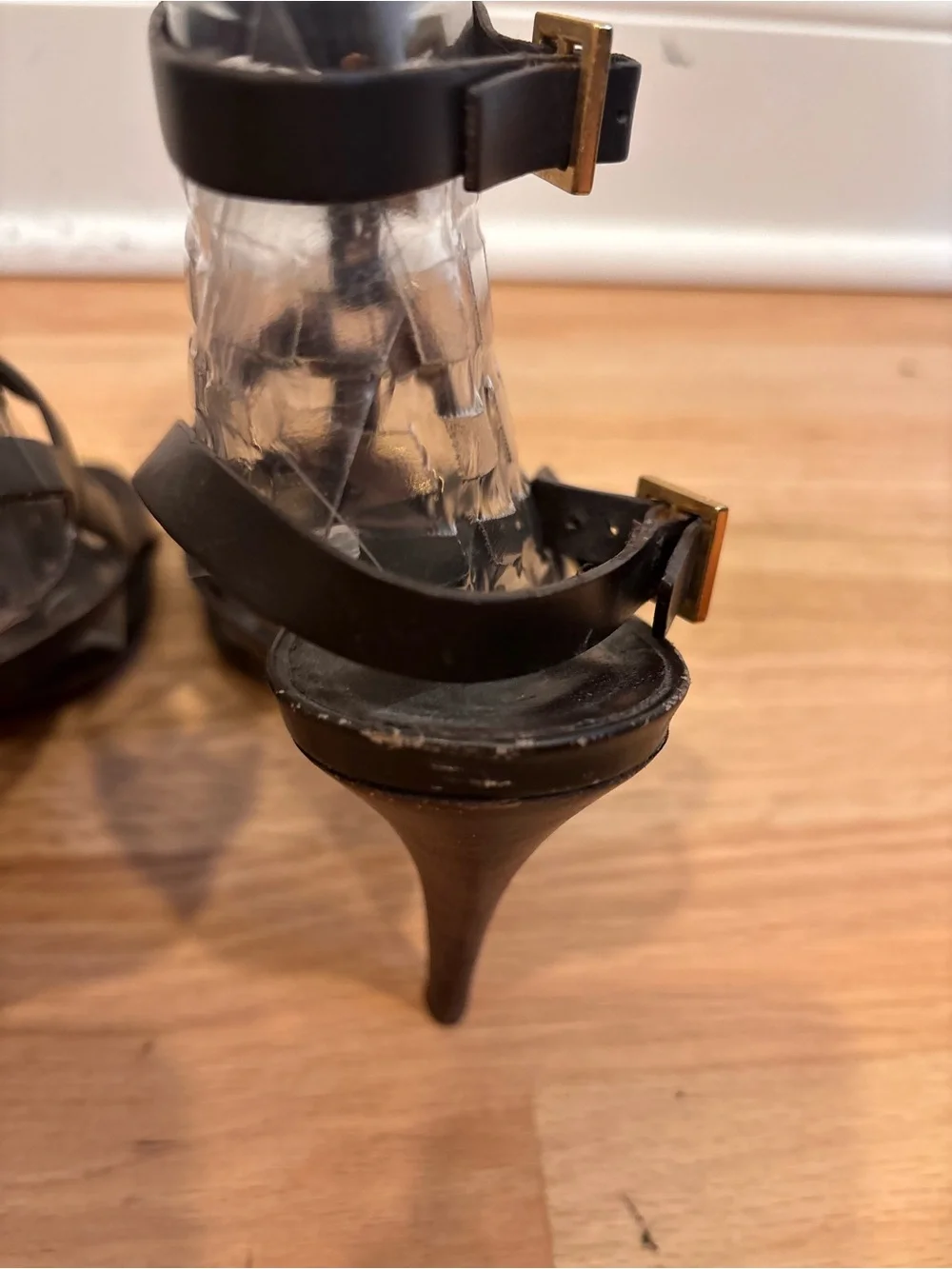 Tory Burch Francesca sandals in a black leather gladiator style size 8.5